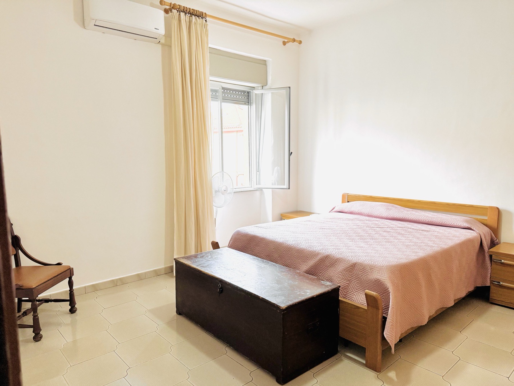 Bedroom with a double bed and air conditioning