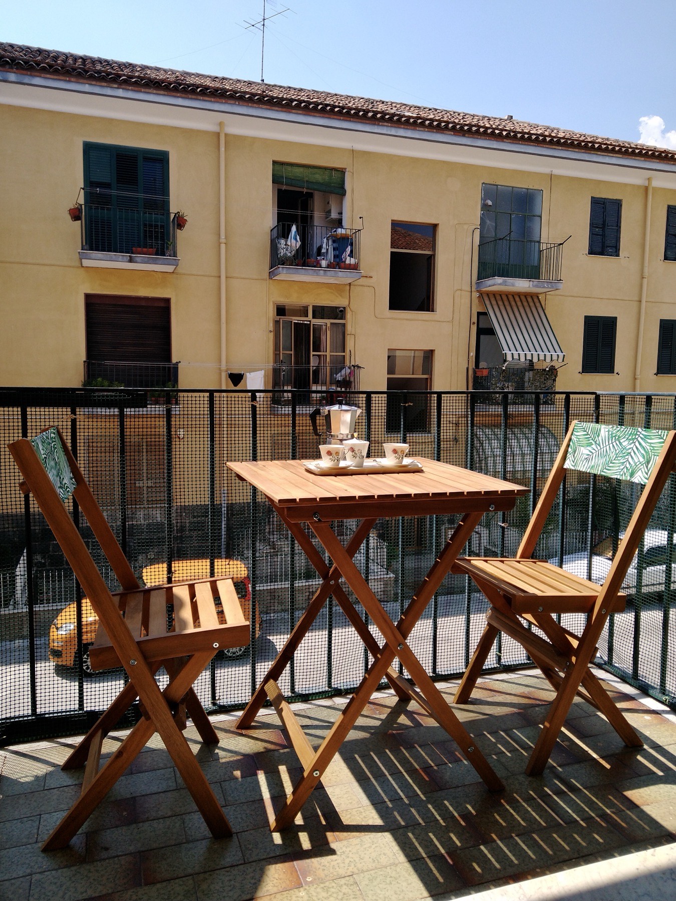 The sunny balcony at Casa Parisi in Giarre